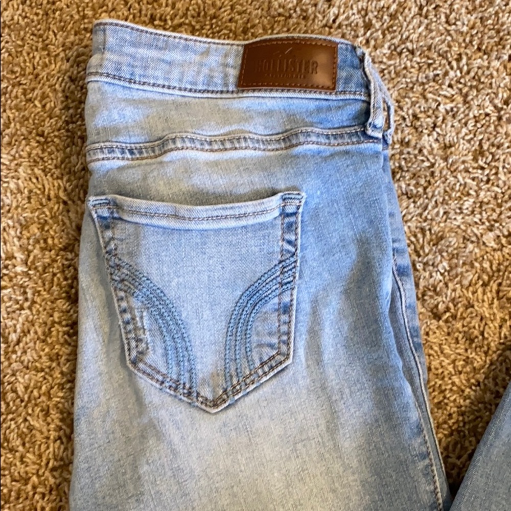 Distressed medium wash hollister jeans